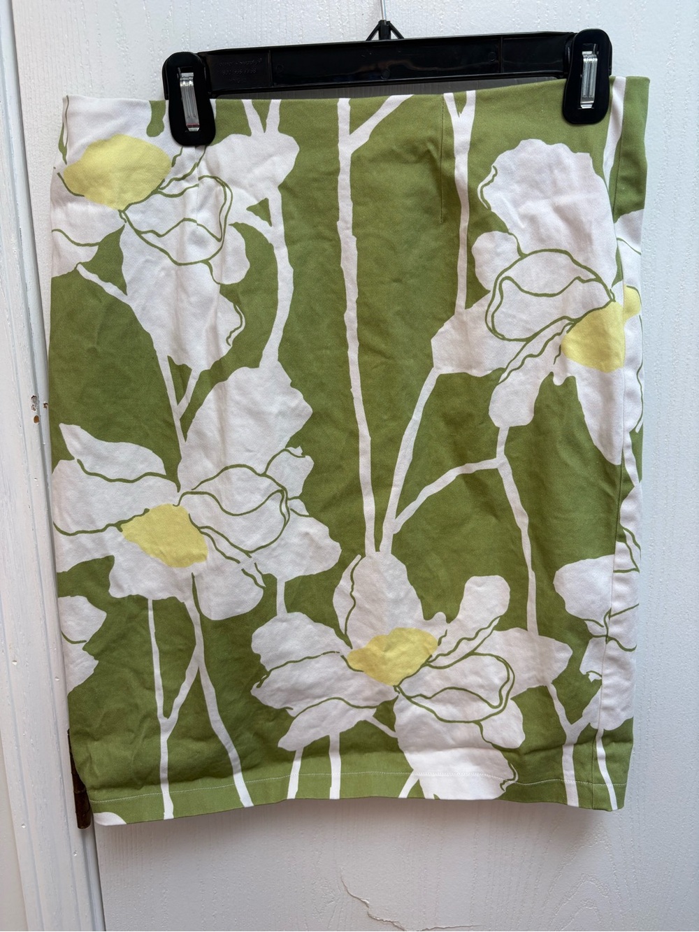 Jaclyn Smith Green Floral Pencil Skirt with White and Yellow Accents